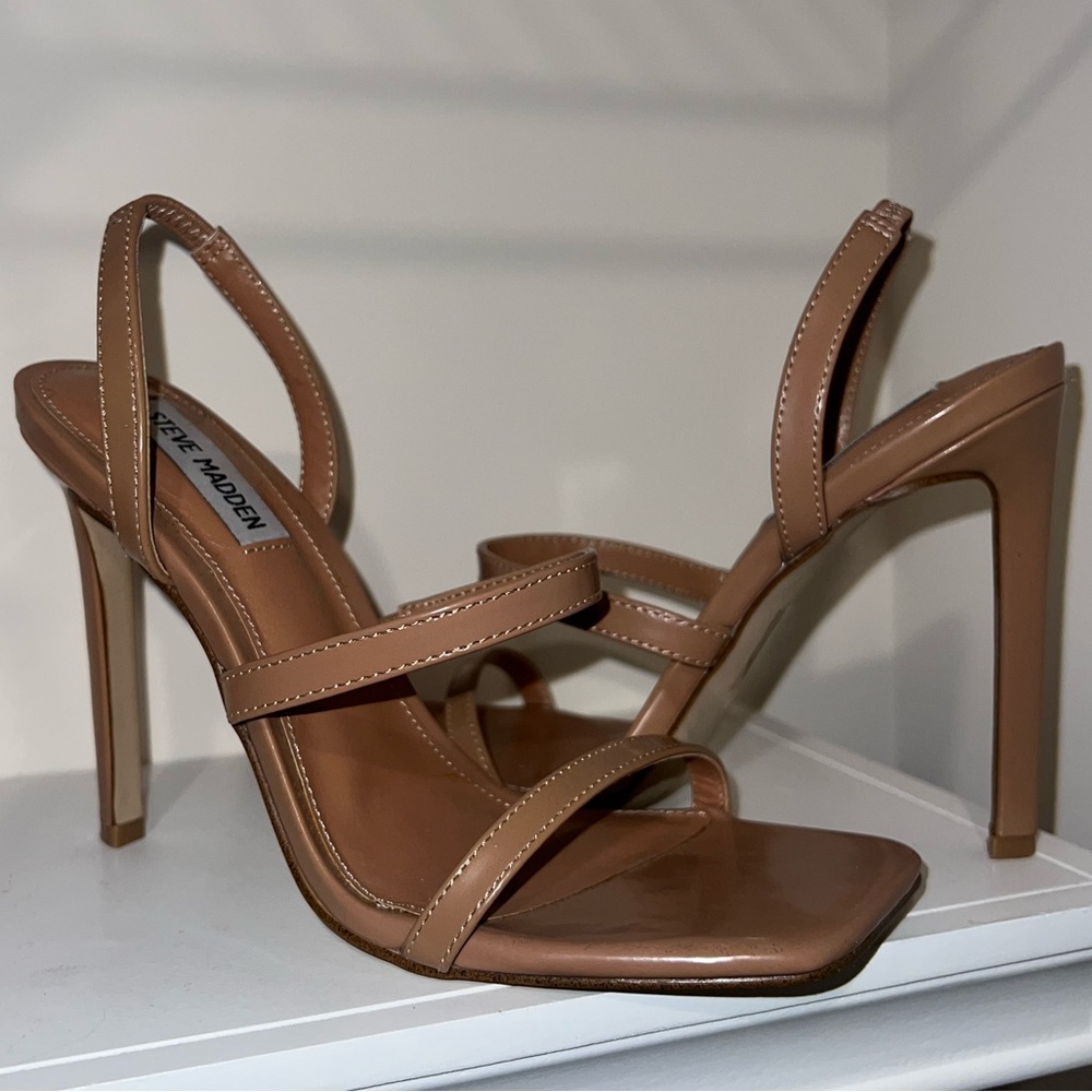 Steve Madden. Tan Heels. Size 8.